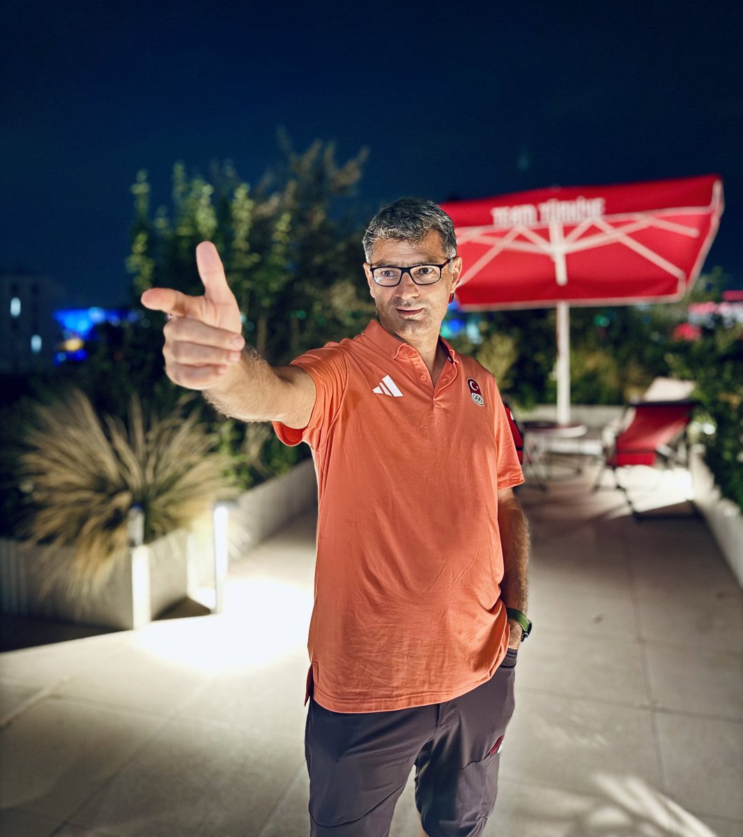 Anlık Olimpiyat köyünden bildiriyorum; herkes ayağını denk alsın! 😎

Yusuf Dikeç'imiz ve efsane pozu! 💫🇹🇷