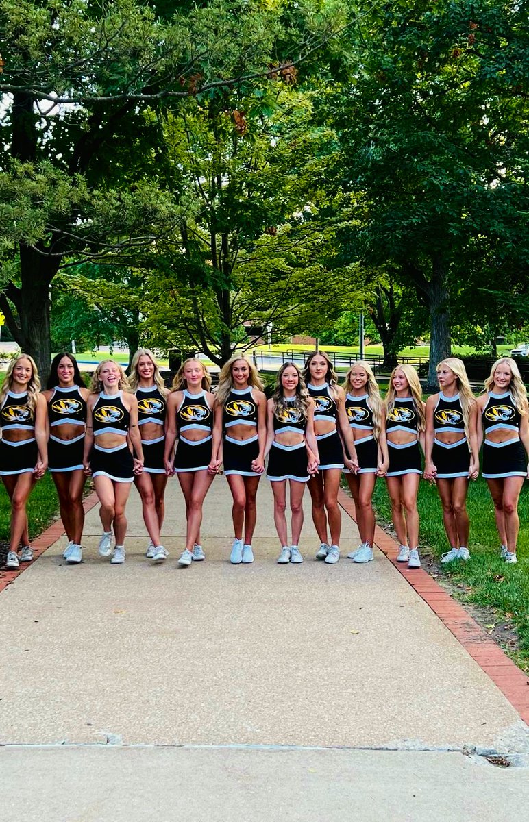 AvaAcheson's tweet photo. CHEER SEASON COUNTDOWN🖤💛!!

#mizzoucheer #readytoroar #MIZ 
#theZOU #mizzouRAH #MIZ https://t.co/fnVoYLp7uK