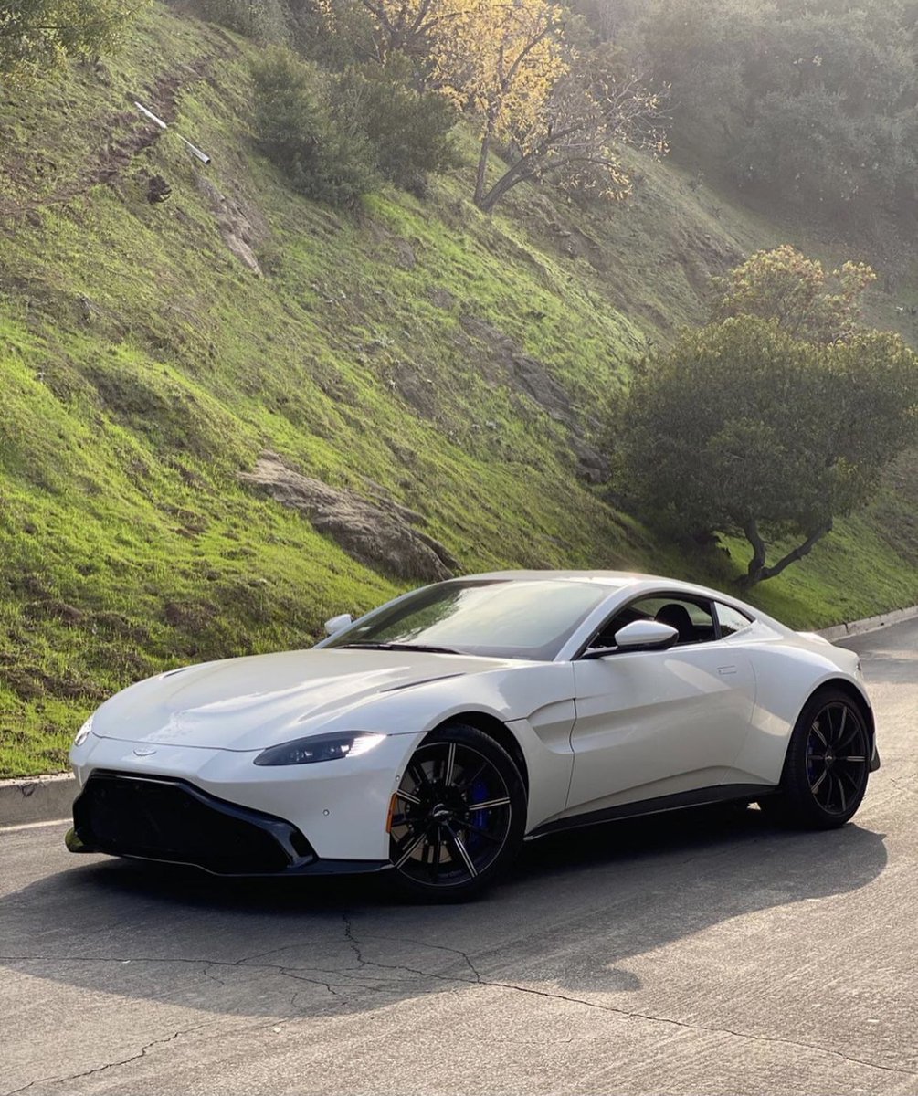 Auto_Porn's tweet photo. love this look on the Aston https://t.co/kCyxy00dbR