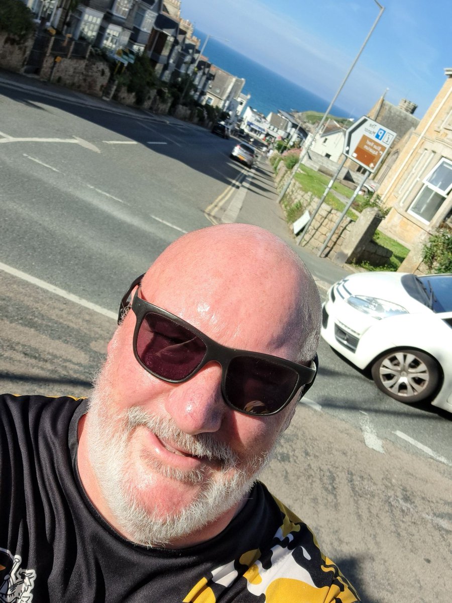 willis_zak's tweet photo. Willis Cornish adventure day 2: decent trot around early morning Nq; lazy start otherwise; plod down to Towan; escaping thriving tide; fajitas then wander out for cocktails. Bloody hot again https://t.co/Ze00IiGolm