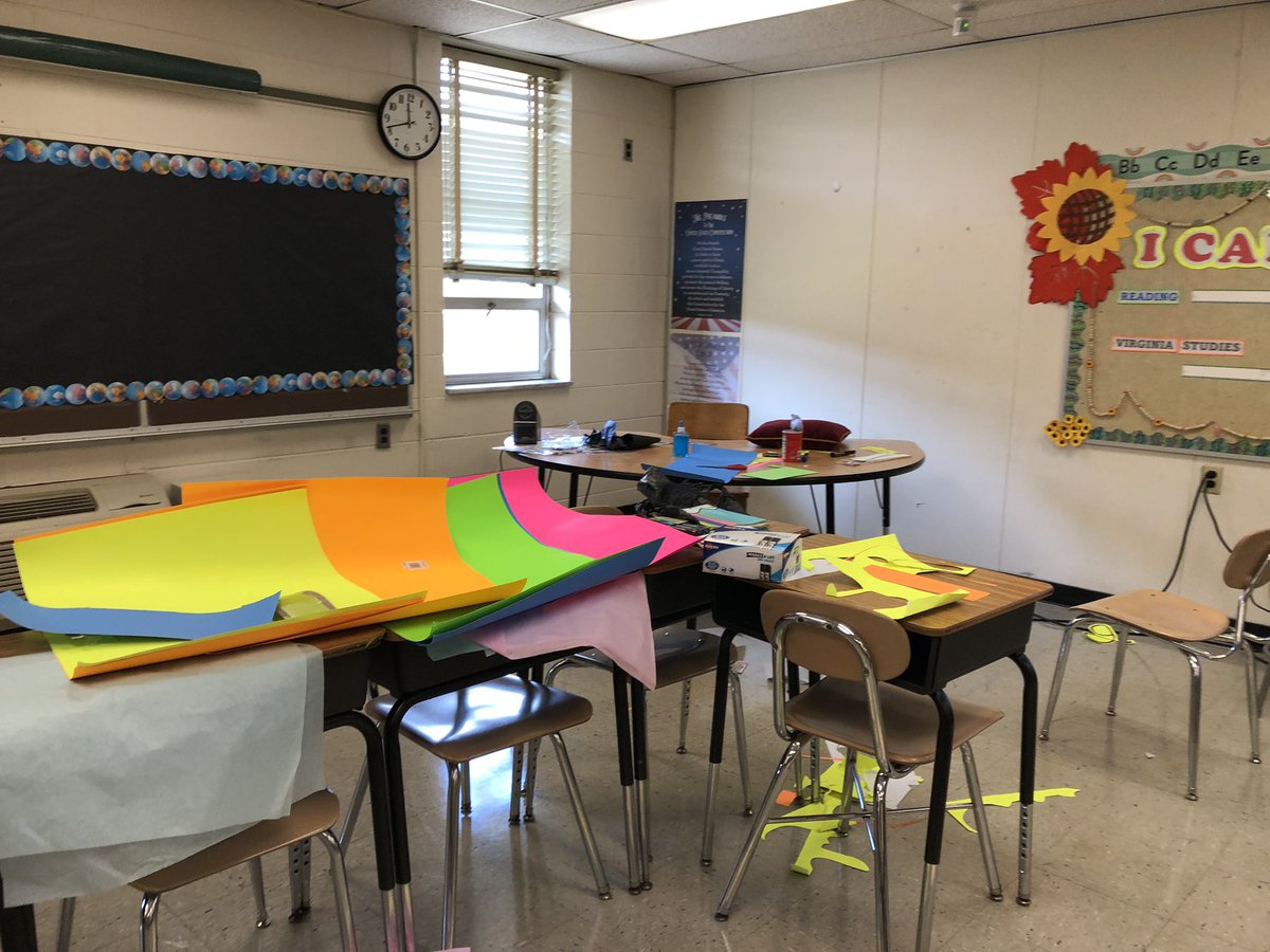 mrSel1992's tweet photo. Gettin’ ready for the 1st day of school on Monday here at Prince Edward Elementary School.
#AmbassadorTeacher
#ParticipateLearning
#FarmVilletheHearofVirginia https://t.co/NcBW0nfe0q