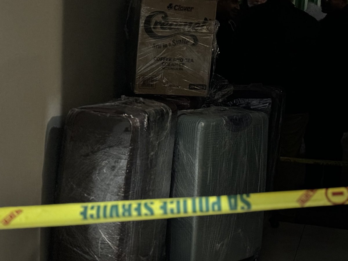 AthlendaM's tweet photo. The SAPS anti-kidnapping task team has rescued a 63 yr old businessman from a kidnapping syndicate. During the rescue operation, R300 million worth of drugs  was discovered in Fourways, JHB. Six suspects have been arrested including three Tanzanian nationals and a German lady . https://t.co/rBaXt86vhr