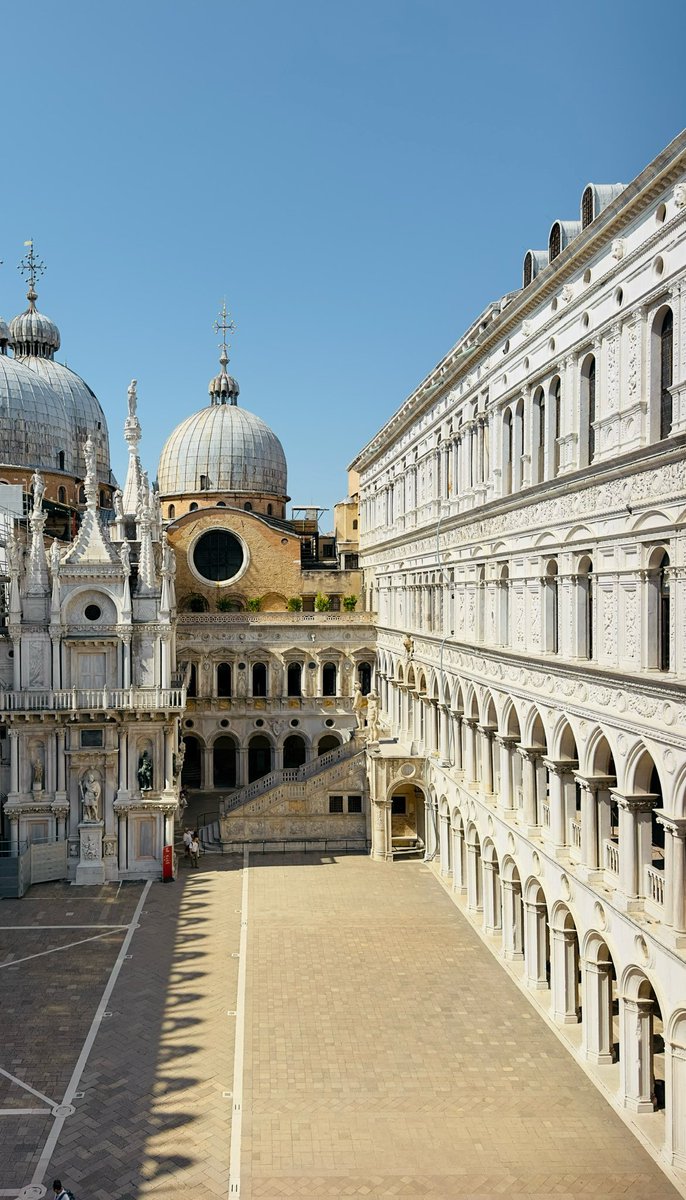 Leyengate's tweet photo. back from Italy，Venezia and Roma.
so beautiful
👌👴 https://t.co/9AaG2qwQdH