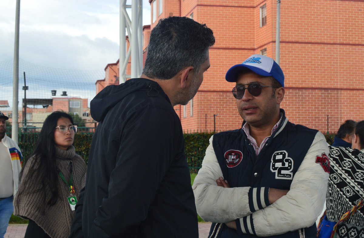 #MosqueraDialoga📢 

Acompañamos estas conversaciones para garantizar que las inquietudes de los ciudadanos sean escuchadas y atendidas. Nuestro compromiso es trabajar junto a la comunidad y las autoridades para construir un Mosquera más seguro y ordenado.