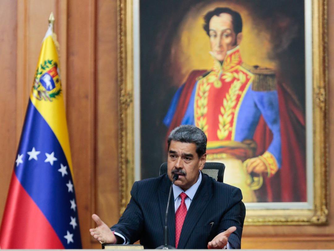 madeleintlSUR's tweet photo. “Si respetan a Venezuela habrá diálogo con EEUU. Pueden tratar como colonia a González Urrutia, La Machado, Capriles que son sus agentes, pero no al pueblo de Venezuela, ya ustedes no son el centro del mundo. 

A los inversionistas les digo que están seguras sus inversiones en Venezuela.