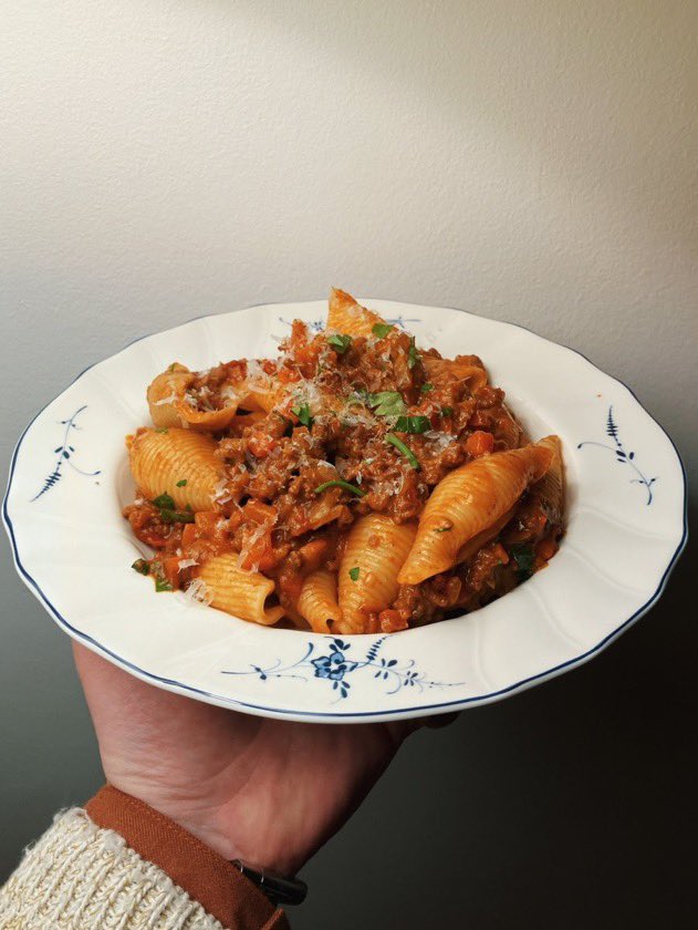 AdamPollock's tweet photo. Bolognese is the most iconic Italian pasta dish, and it tastes so beautiful. Fortunately, it’s also pretty simple to make!

In this thread I’ll show you how to make it! https://t.co/nTem0wCfth
