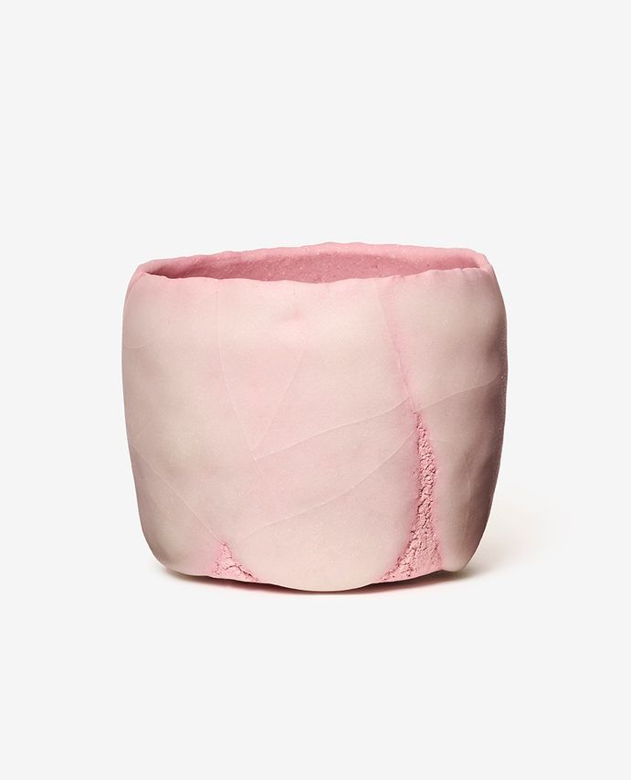 ippodogallery's tweet photo. Hoshino's Sugar Glazed Tea Bowl showcases a distinctive design that appears both spontaneous and geometric. 
⁠
Photo courtesy of Go Sugimoto @gosugimotostudio, and Keiko Taniguchi https://t.co/FAxVqoBobl