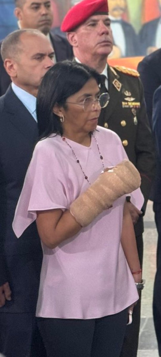 El que se mete con Venezuela...

SE SECA!! 👌🏻😡