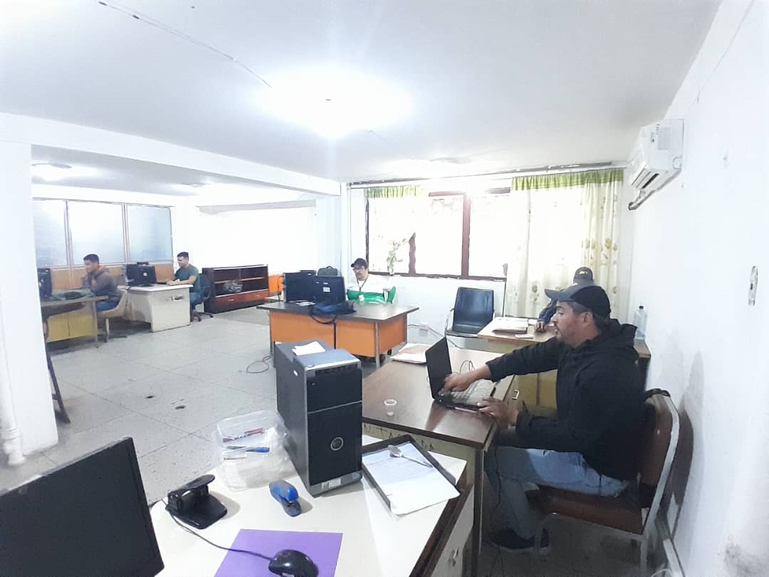 Táchira| Nuestros servidores y servidoras de la Oficina Regional de Tierras comprometidos con el sector productivo, laborando con total normalidad para seguir el fortalecimiento del motor agroalimentario del país,   dando respuestas y soluciones a los campesinxs. 
#VenezuelaEsPaz