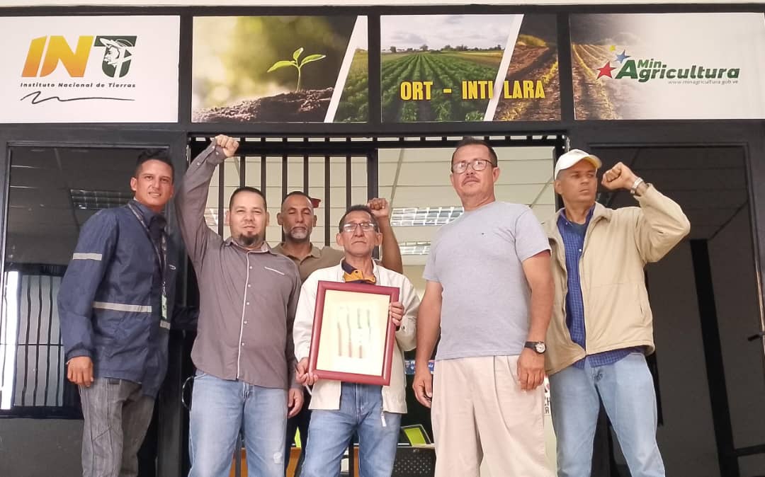 Lara | Nos encontramos en nuestros puestos de trabajo, brindando atención a los campesinxs y  productorxs de la patria, seguimos adelante junto al Pdte. Protector <a href="/NicolasMaduro/">Nicolás Maduro</a>, conductor de victorias. 
#EstaTierraEsNuestroFuturo
#VenezuelaEsPaz