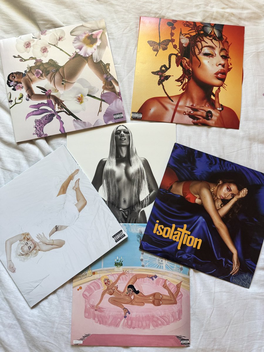 besitotanlindo's tweet photo. Kali Uchis vinyl collection complete. Justice for Drunken Babble tho 🩷 https://t.co/l2EjWhHDqk