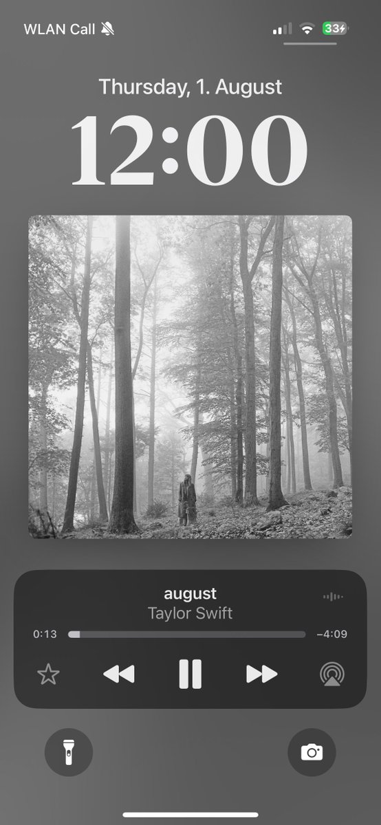 emiliaversion's tweet image. happy august to everyone who celebrates!! 🤍 #augusttaylorswift