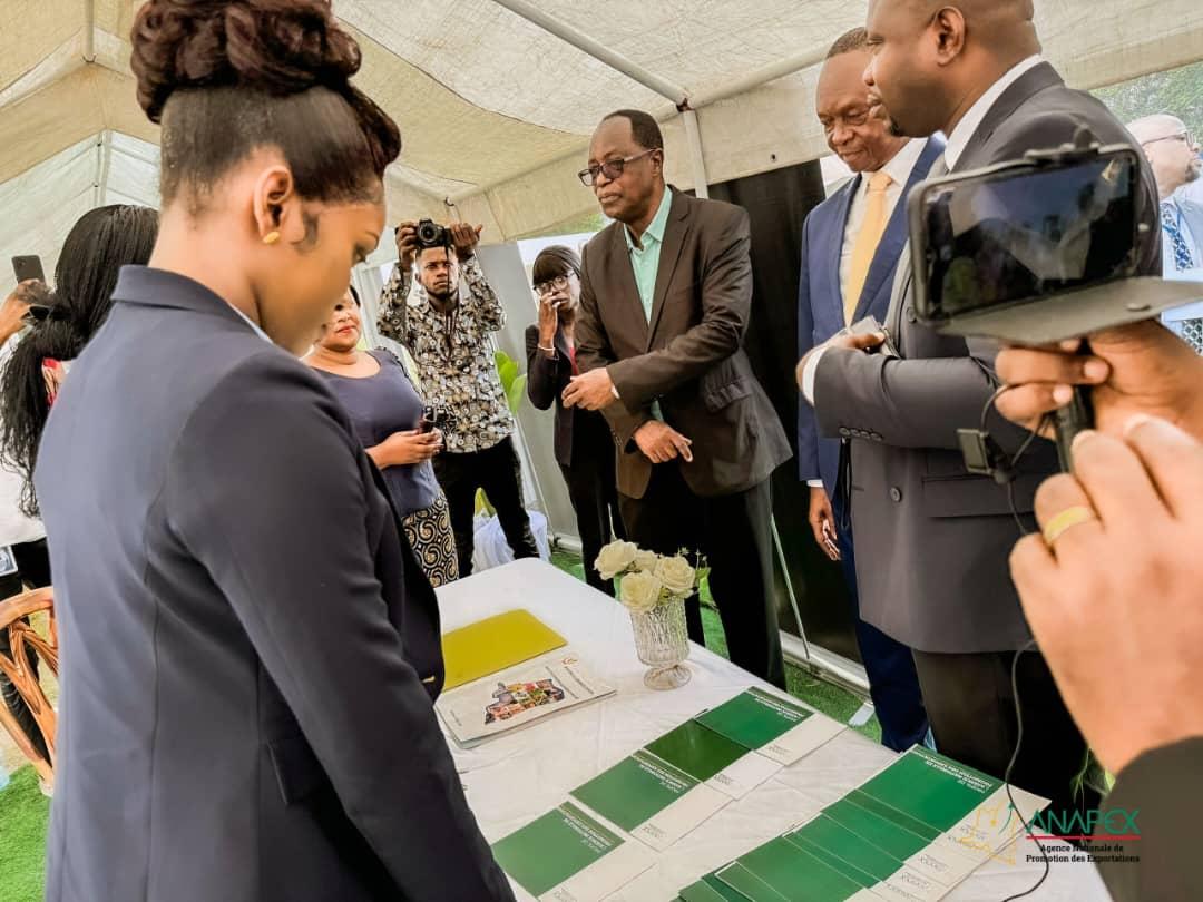 RodrigueBadiba1's tweet photo. #RDC #COMMEXT l'ANAPEX a participée l'exposition lors de la 2ième édition du marché agrico tenue à Kinshasa du 22 au 28 juillet 2024. Signalons que @AnapexRdc a une mission de promouvoir les exportations.
@MinComExt_CD
@julienpalukucom
@fatshi13
@PrimatureRDC https://t.co/75ERrIyzMK