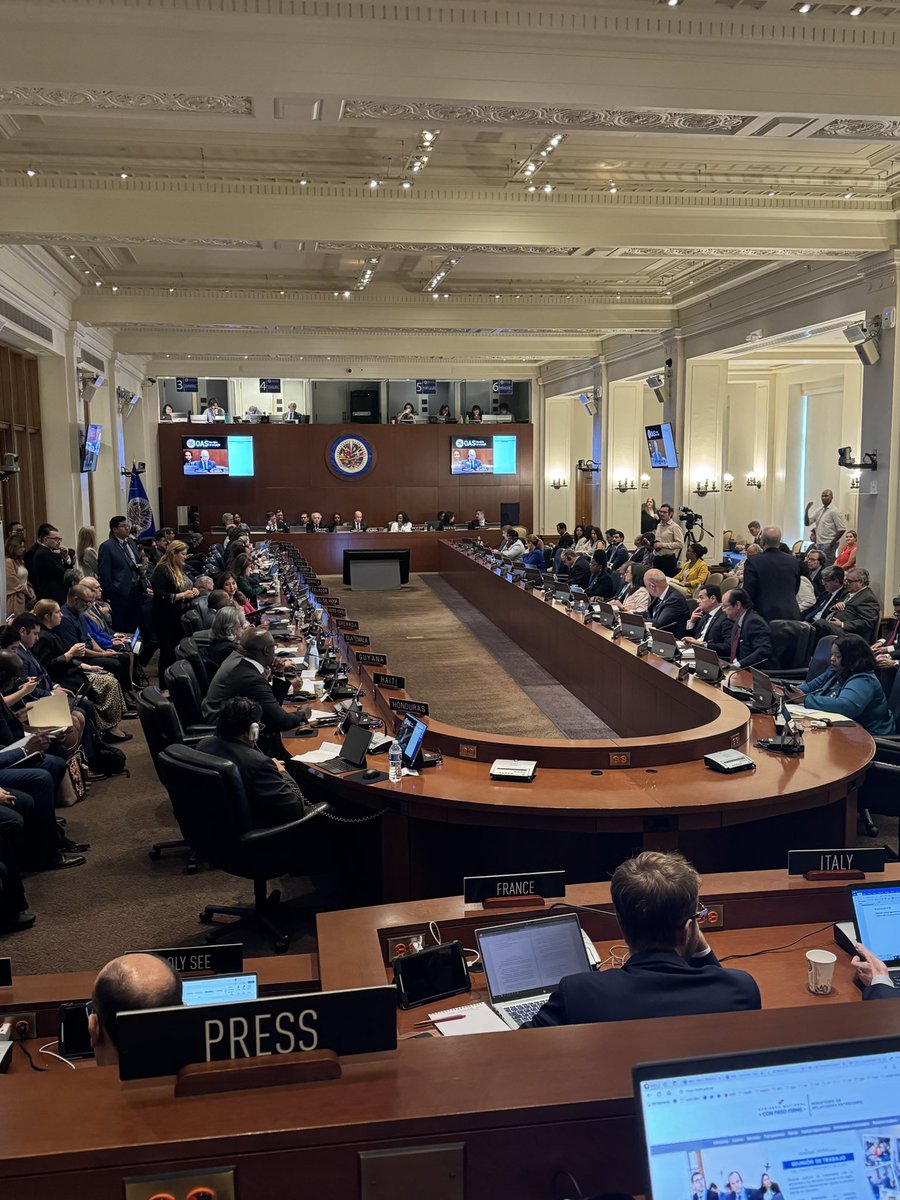 josericardoabla's tweet photo. Las empresas y los empresarios (como Elon Musk) han hecho más por Venezuela que la comunidad Internacional!
Les han tumbado sus cuentas de redes sociales y sus apps!
Mientras de La OEA y la ONU solo saldrán la misma basura diplomática!
VenAPP
Maria Corina
Miraflores
EEUU
Petare https://t.co/4xACSqK7nD