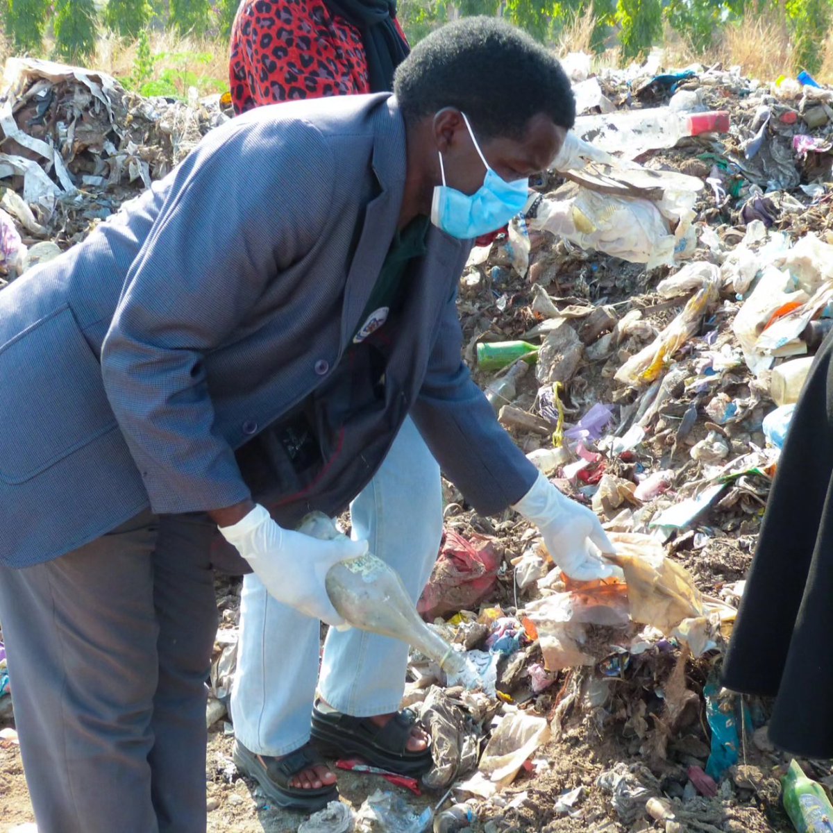 Asilifertilizer's tweet photo. It's all about waste management initiative training.
How to turn waste into product 
#waste 
#climateaction https://t.co/OdNBD62YkC