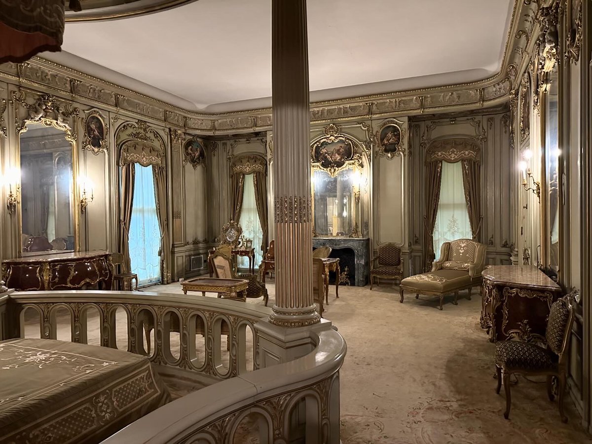 PresidentsVisit's tweet photo. Upstairs at the Vanderbilt Mansion 🛌🏛️🇺🇸🕰️🕯️⚱️
🚙⛱️☀️ #Vanderbilts #HydePark #SummerofJoe2024 #travelswithjoe https://t.co/1P9TV3mBNE