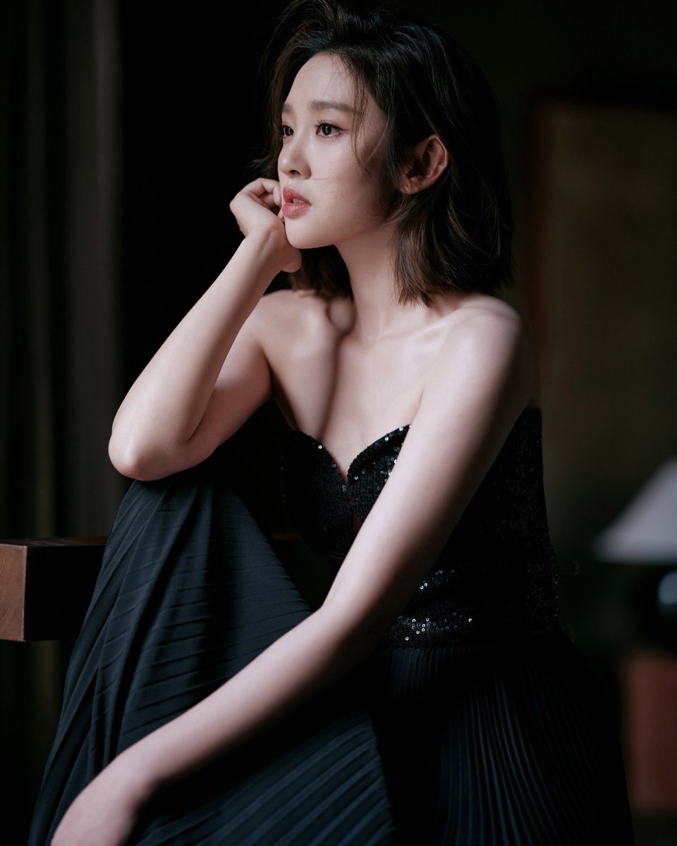 Don_yy365's tweet photo. 你这个小坏蛋...居然趁你哥不在欺负我...快出去...我要喊人了...
嗯啊...别碰我...那里...太敏感了...我会叫出来的...真的别...
你个小混蛋...居然就这样插进来了...要是被你哥发现...我看你还跑得了...

嗯啊...你动得好快...要到了...别停...狠狠贯穿我...让我高潮... https://t.co/KNHTFJWivL