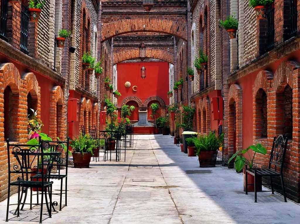 Agonzalezgamio's tweet photo. En la San Rafael se entrelazan majestuosas mansiones, acogedores hogares y pintorescas privadas, creando una atmósfera única llena de encanto y historia. Para descubrir más sobre esta fascinante área, pueden seguir el enlace a continuación: https://t.co/RpgoixWX6R https://t.co/oeu0k2xpgt