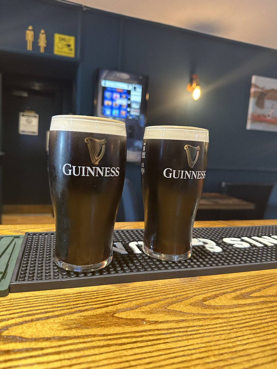 FYIXOTB's tweet image. hi @NiallOfficial rate my guinness pour
