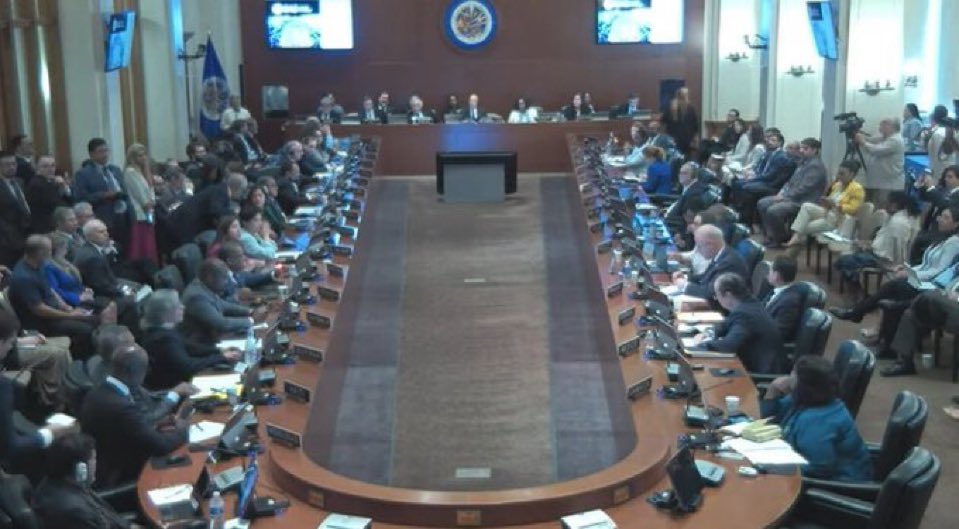 FreiderGandica's tweet photo. En la OEA, por las abstenciones de Brasil y Colombia, queda rechazada la resolución que exigía a Nicolás Maduro a mostrar las actas de las elecciones. 

México se ausentó.

Vergonzoso! https://t.co/X6qPKetxJC