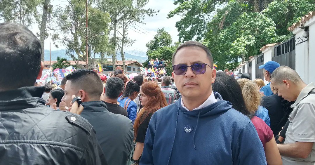 BermudezJoseA's tweet photo. Acompañamos al Gobernador @FreddyBernal Al ACTO POR LA PAZ Y LA UNIÓN CÍVICO MILITAR DEL PUEBLO TACHIRENSE en la  21 brigada la Concordia, en una gran demostración de compromiso del #Tachira con el Presidente @NicolasMaduro
@PSUVTachira
@PartidoPSUV https://t.co/qVTNz2RAHY