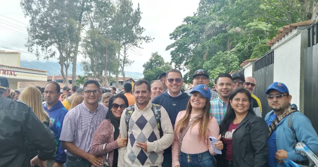 BermudezJoseA's tweet photo. Acompañamos al Gobernador @FreddyBernal Al ACTO POR LA PAZ Y LA UNIÓN CÍVICO MILITAR DEL PUEBLO TACHIRENSE en la  21 brigada la Concordia, en una gran demostración de compromiso del #Tachira con el Presidente @NicolasMaduro
@PSUVTachira
@PartidoPSUV https://t.co/qVTNz2RAHY