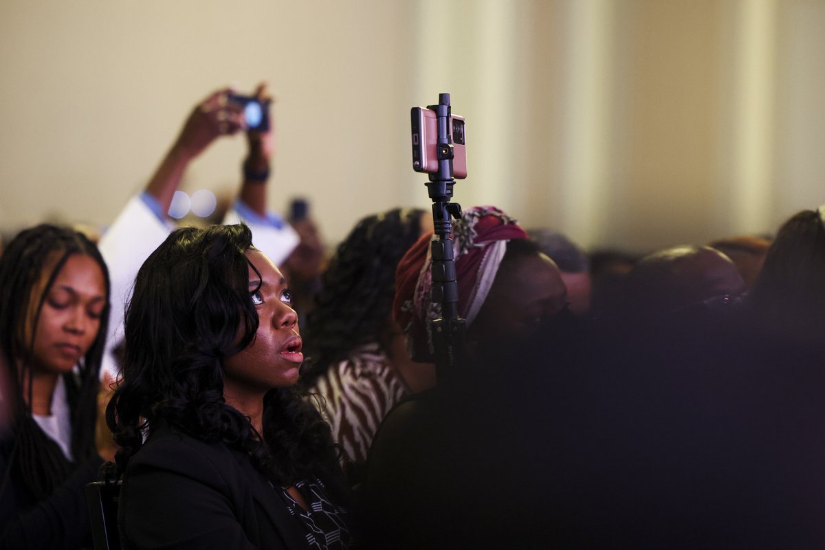 Eileen Meslar tweet media