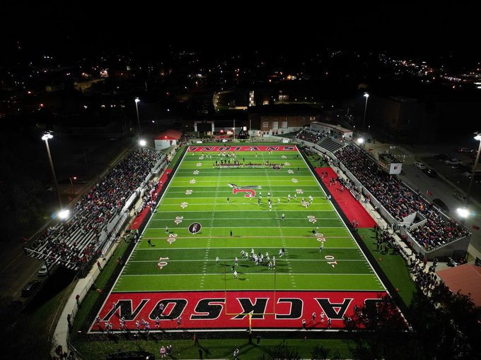 HelmetMissouri's tweet photo. The people of Missouri have spoken!

The best small school stadium in the state: the St. Clair Bulldogs!

The best large school stadium in the state: the Jackson Indians!

Two fantastic stadiums and incredible fan bases 💯

Congrats to both schools and communities 🎉 https://t.co/tUsNqTcJPe