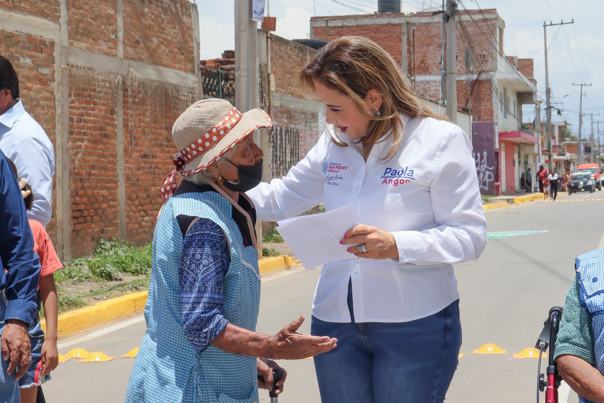 PaolaAngonS's tweet photo. ¡Gran día en San Matías Cocoyotla! 🎉 Inauguramos la Calle Zacapoaxtla 
🚧: 187.45m y 1,400m² de pavimento asfáltico 

¡Mejoramos la movilidad y economía local! #SanPedroCholula #VaXTodos https://t.co/Ky3k5Q8gff