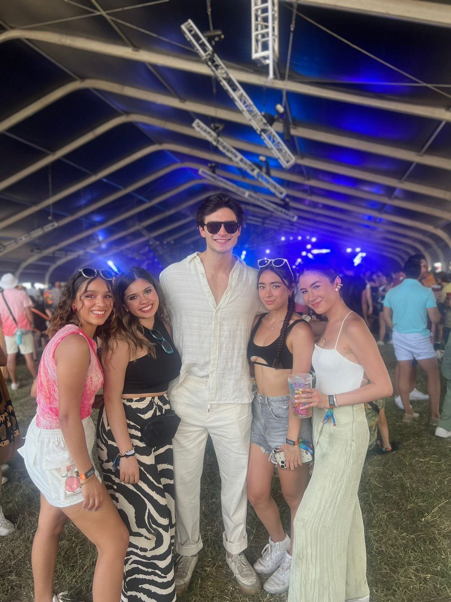 camilaa_ob's tweet photo. @benjileyva 😍🥰😍 https://t.co/rJvtHL061D