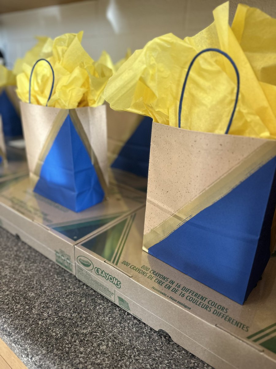 Sarah Edge (@sarahcedge) on Twitter photo Yummy breakfast and all things blue and gold made for a warm welcome for New to the View orientation this morning! We are excited for our newest staff members to do amazing things <a href="/MonaviewES/">Monaview Elementary</a> this year! #MonaviewMoments Yummy breakfast and all things blue and gold made for a warm welcome for New to the View orientation this morning! We are excited for our newest staff members to do amazing things <a href="/MonaviewES/">Monaview Elementary</a> this year! #MonaviewMoments