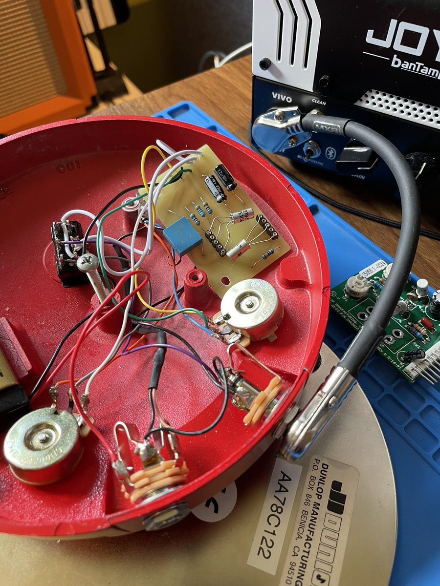 congobongo2112's tweet photo. Found a Fuzz Face at a thrift store. Was DOA from poor DIY. Fixed original but decided to trade 90s PCB for original repro. Still need to tidy up the wires and source some mounting screws but it is working! https://t.co/naAJX8u5bH