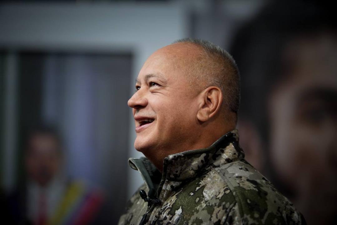 sesilvio's tweet photo. @dcabellor: La tecnología es neutra dependiendo de como la uses, los tipos se tomaban sus fotos tumbando estatuas, quemando hospitales, autobuses y ahora eso mismo se está utilizando para identificar a uno por uno. #ElPuebloQuiereJusticia https://t.co/LWSLqKz9ue