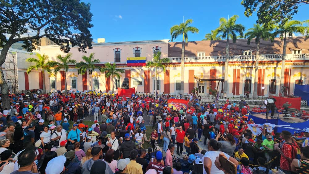 torrealbaf's tweet photo. #31Jul || Felicito a nuestra #ClaseObrera Venezolana, quien el día de hoy, dió una demostración de amor y alegría en respaldo a la victoria de nuestro Gallo Pinto y alzó su voz en defensa de la paz de nuestra nación.

#VenezuelaEsPaz https://t.co/F78rdHfJ4z