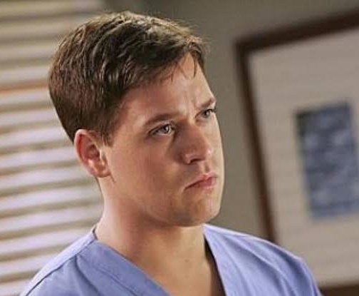 Amo assistir séries, e acho que a última vez que chorei da forma que chorei hoje vendo o último episódio de Sobrenatural, foi quando o George O'Malley morreu.

 Sobrenatural se perdeu um pouquinho durante as 15 temporadas? Sim, mas que último episódio foi esse??  🤧👏🏻👏🏻👏🏻