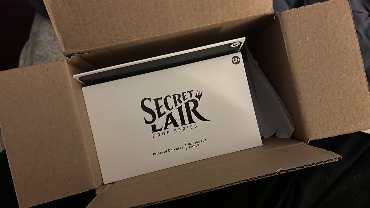 ChildrenofAlara's tweet photo. Shiny Cardboard to make us feel things. https://t.co/NvFTpvk3cA