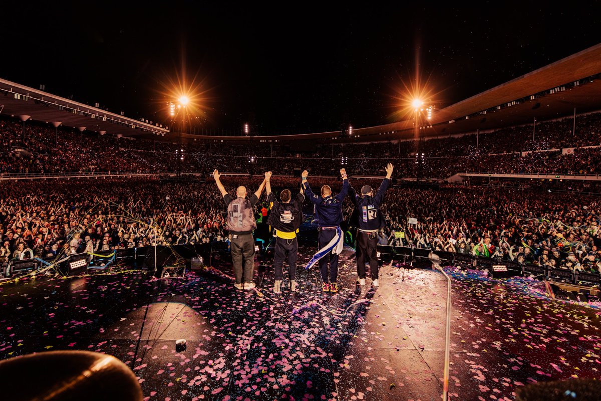 coldplay's tweet photo. Helsinki, thank you for four nights (and five days) of stunning beauty and exceptional good vibes 💙🤍💙🤍💙 https://t.co/gO7cRYzkYk