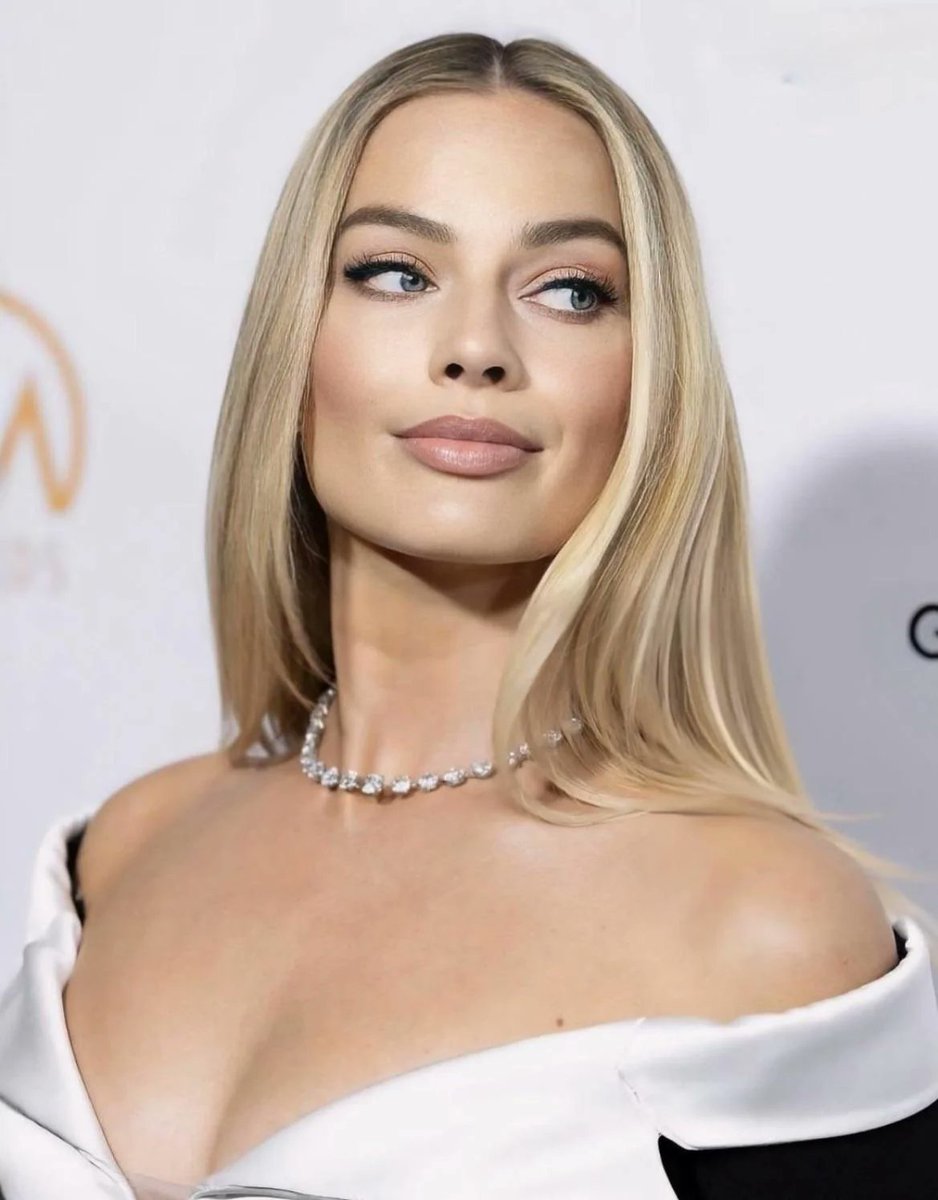 beta4celebs💦 on X: Margot Robbie is perfect face porn and goon fuel ❤️  t.co1TGVj0y4VN  X