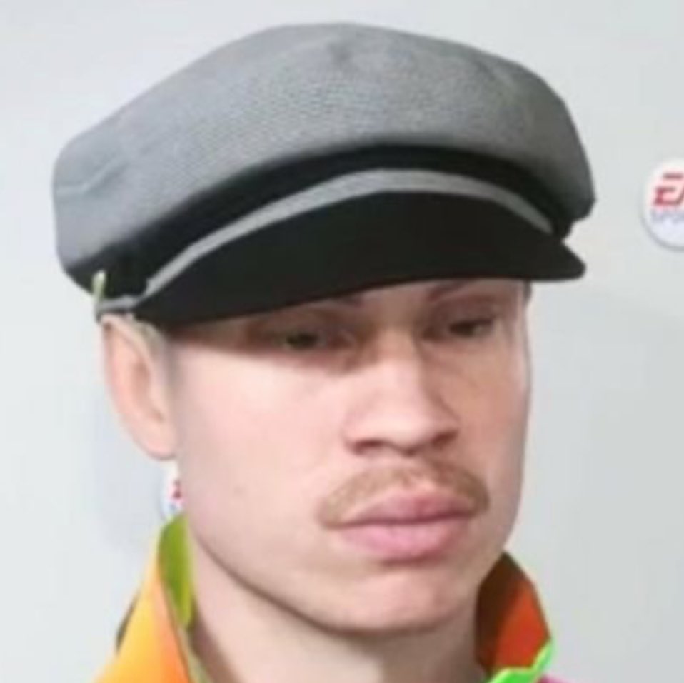 Hamburg und Köln trennen sich unentschieden.
Der HSV Vorstand hat sich jedoch dafür entschieden, Rammel noch ein letztes Endspiel gegen Paderborn zu geben. Sollte er dieses nicht gewinnen wäre er seinen Job los. 
#RammelHSV