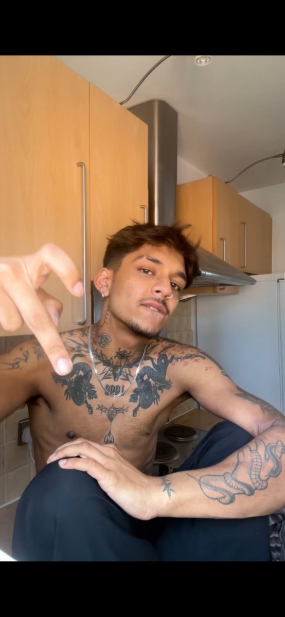 AbsGogna's tweet photo. Video stills again x https://t.co/sGOXyHjSgy