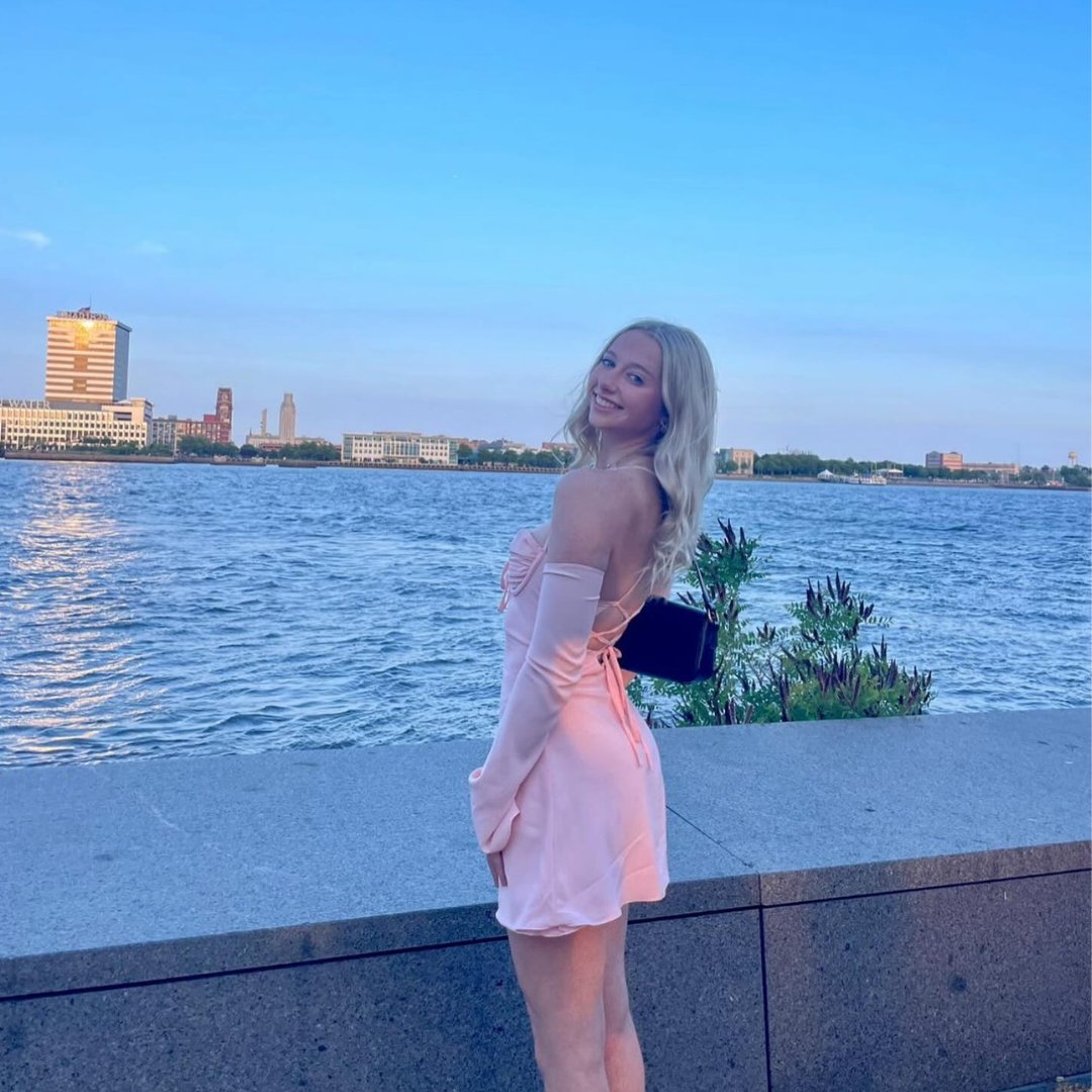 DPhiEIHQ's tweet photo. #WhyDPhiE—Meet Charlotte from the Delta Epsilon chapter!

“What our organization stands for is something that I can be proud of and grateful to be apart of.”

📸: @charlottteshaw @drexeldphie 

#WhyDPhiEWednesday #dphie #buildingcommunity #sisterhood #sistersister https://t.co/aFgJNL3NaM
