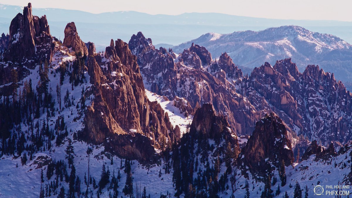 phfx's tweet image. 𝗖𝗿𝗮𝗴𝗴𝘆. A wee bit pointy for a casual hike, but a stunning landscape from the right vantage point.

RVR8KVV+ZCZ. #R3D #aerial #cinematography