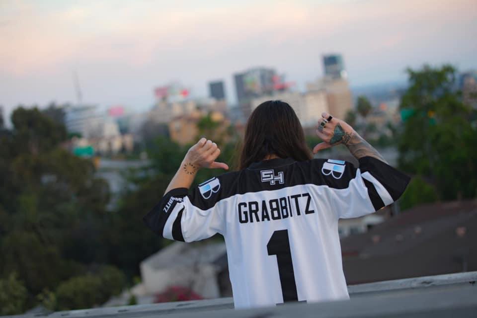 5IVEHOLE tweet media