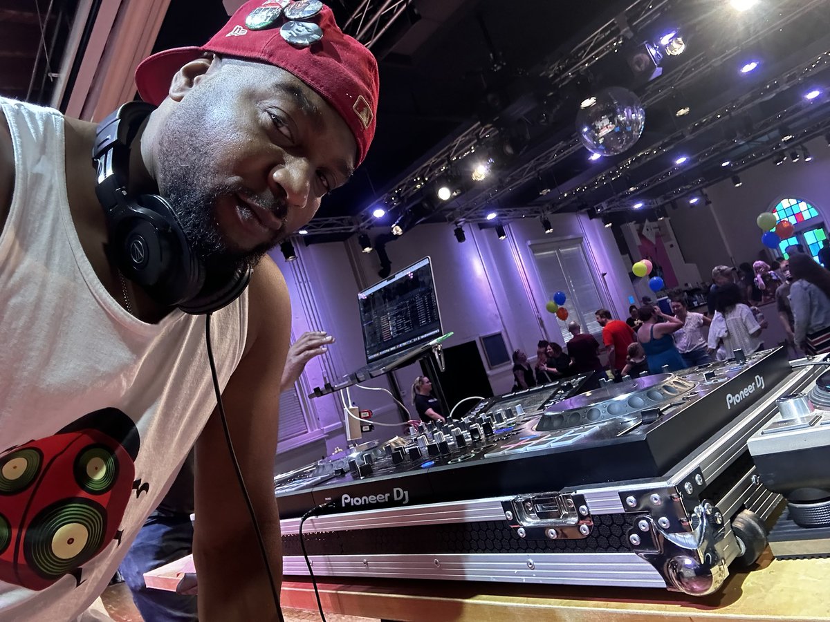 itsbluesatch's tweet image. Mid-week #BugginOut