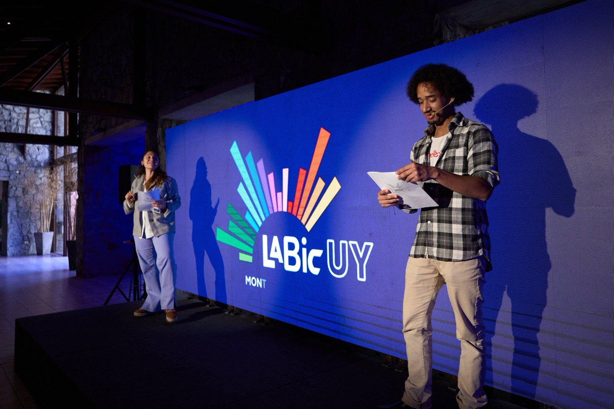InnovaCiudadana's tweet photo. ¡Gran cierre del #LABIC_UY! 🎉
Revive la emocionante jornada pública que marcó el final de la fase de prototipado. Descubre proyectos innovadores enfocados en la #sostenibilidad y sé parte del cambio hacia un #futuroverde. 🌿✨
📺 https://t.co/n1Ps6rDLSH https://t.co/r1RnAx4rEk
