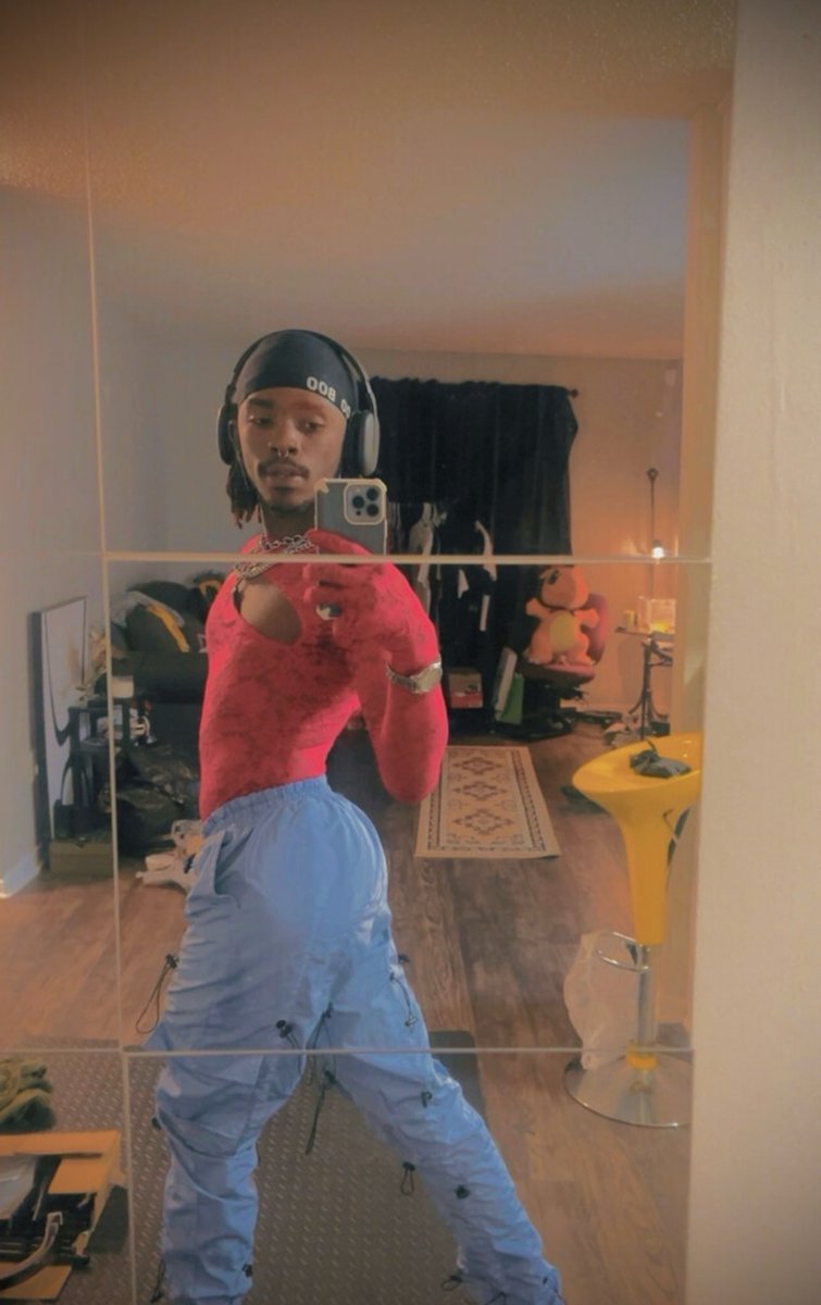 Who leaked this photo of UZI?! 💀😭