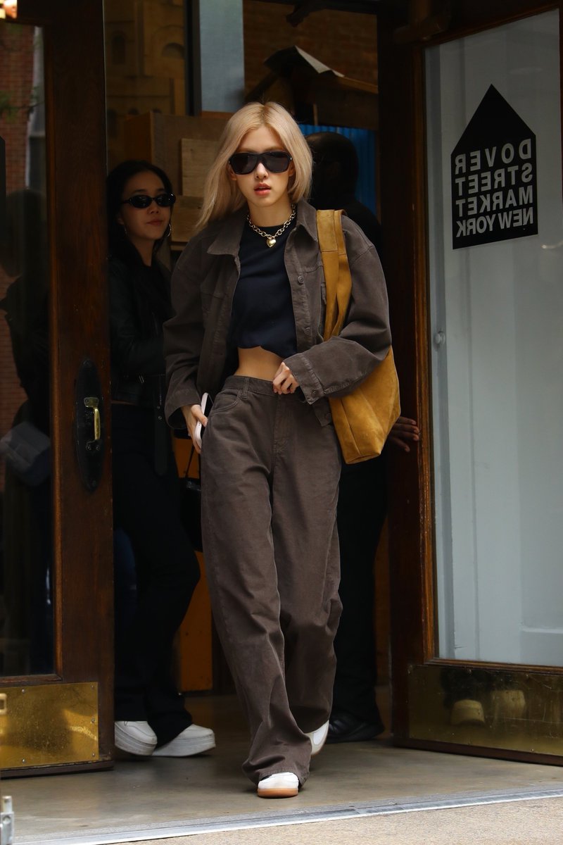 rosie (@roseannepics) on Twitter photo 