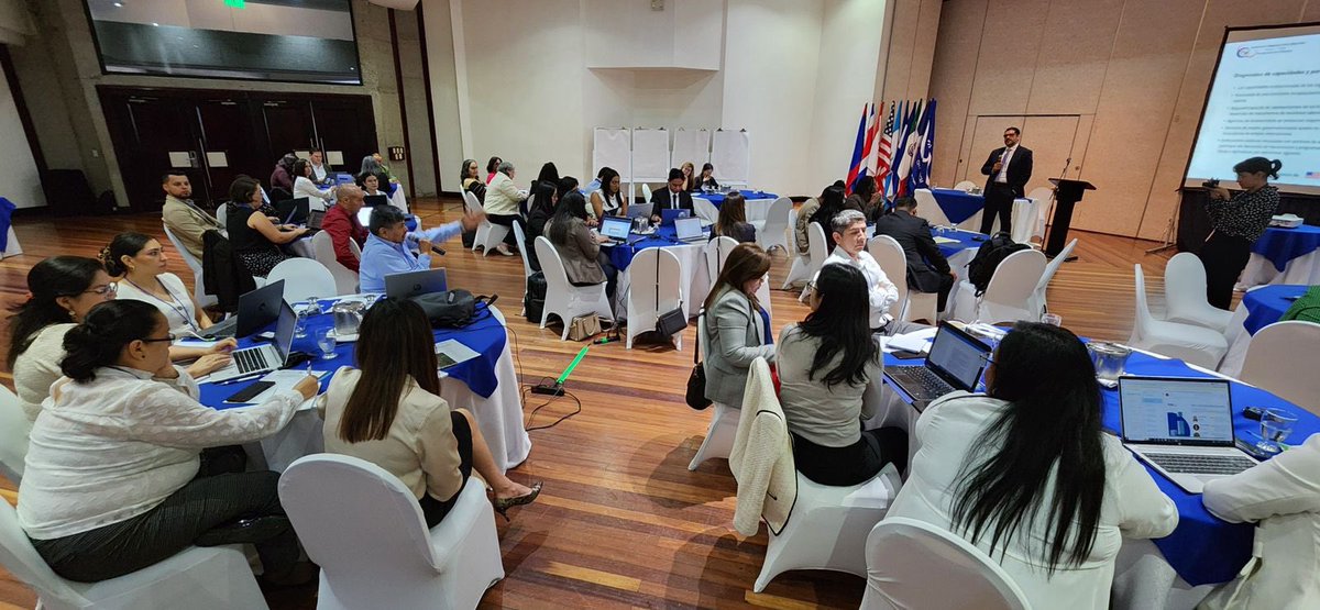 ADabizzi's tweet photo. Under the auspices of the RCM and thanks to the @StatePRM-funded and @UNmigration-managed WHP, today we complete the validation workshop on the needs assessment to set more regular pathways of circular labor mobility in Central America. A plan for the time ahead.
@OIMCentroAmer https://t.co/Q9bwkyWYgt