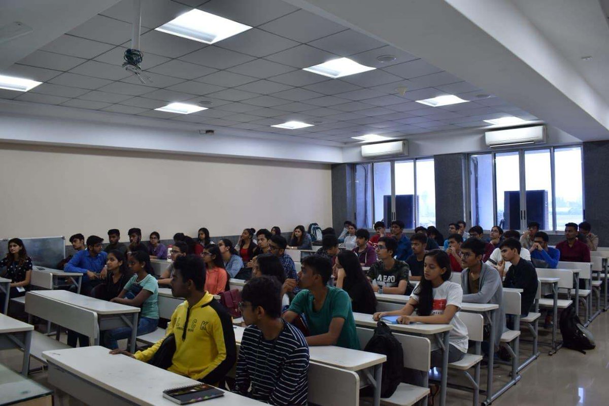 rbkasr's tweet image. 🎓 Sharing knowledge is a two-way street. Grateful for the insightful discussions and questions from engaged participants. 🤔🗣️ #KnowledgeExchange #InteractiveTalks