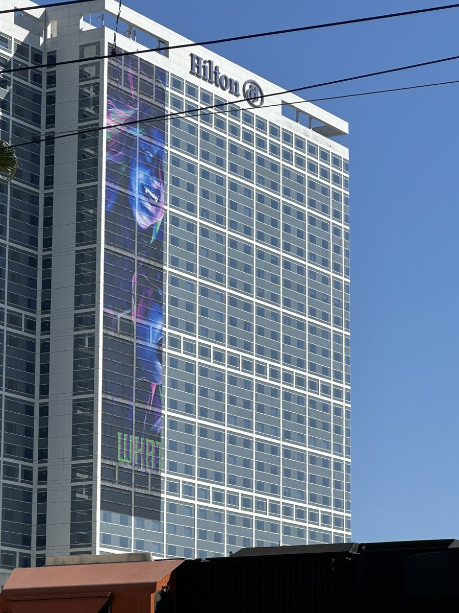 kcaster's tweet image. Only trace of Comic-Con left in the area is this last  wrap still coming down.  Anyone surprised?  @SD_Comic_Con